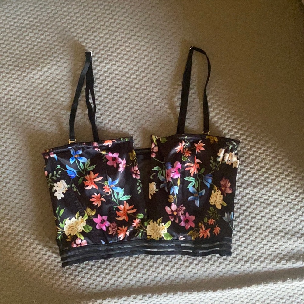 VS crop top